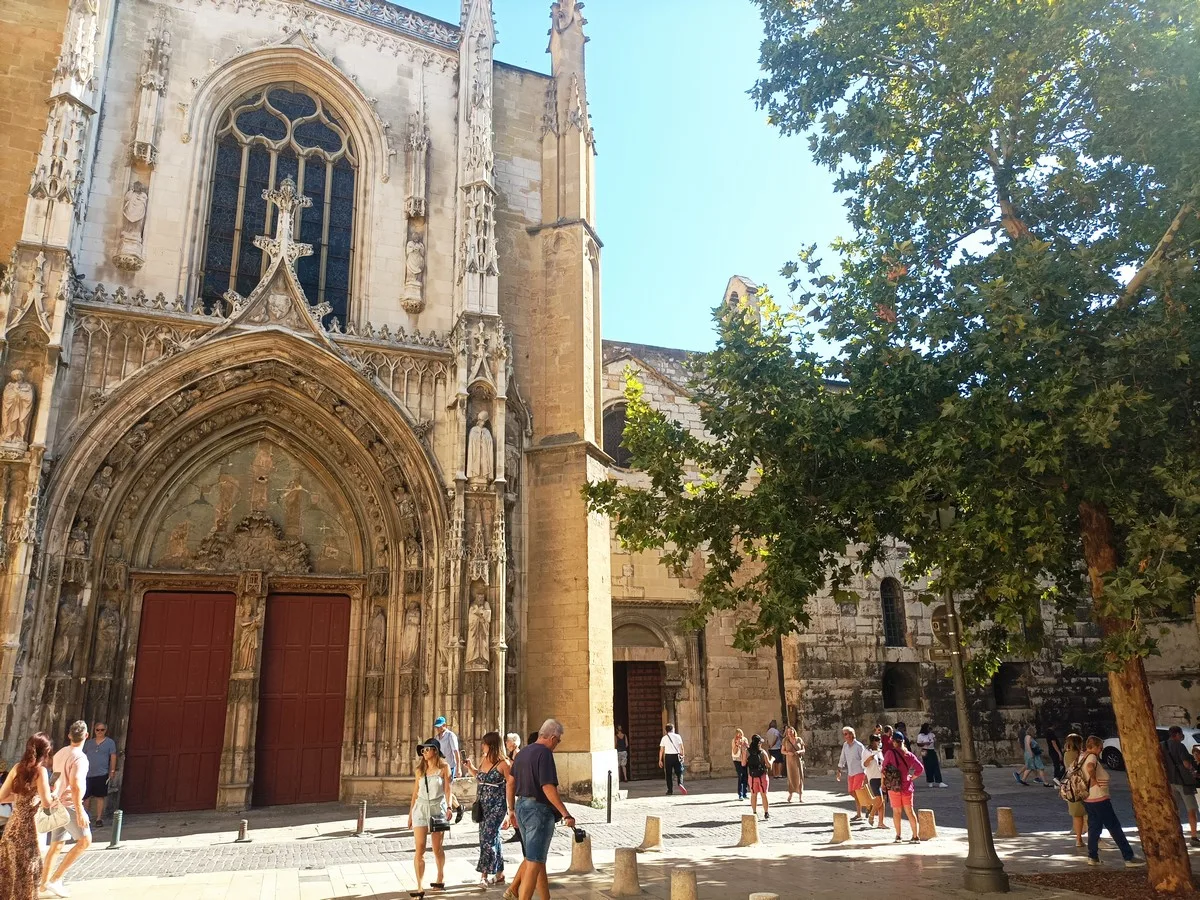 Tour to Aix-en-Provence, جولة في إيكس أون بروفانس, رومان بوشود