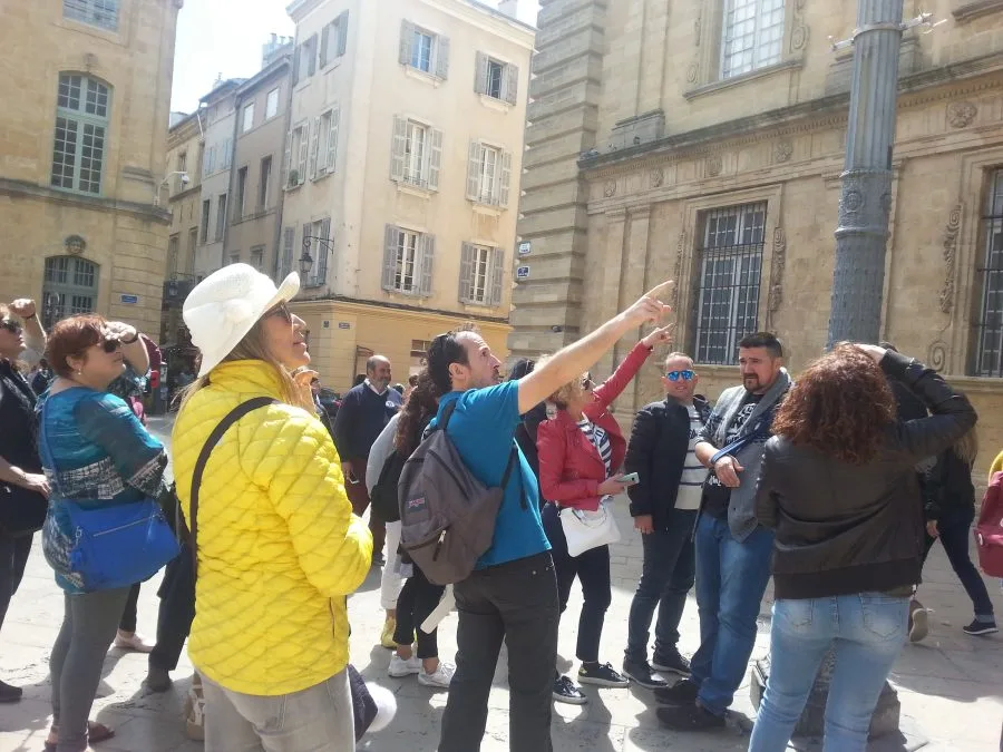 Read more about the article The professional tour guides in France