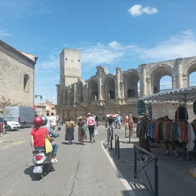 Tour to Arles and Pont du Gard – 8 hours