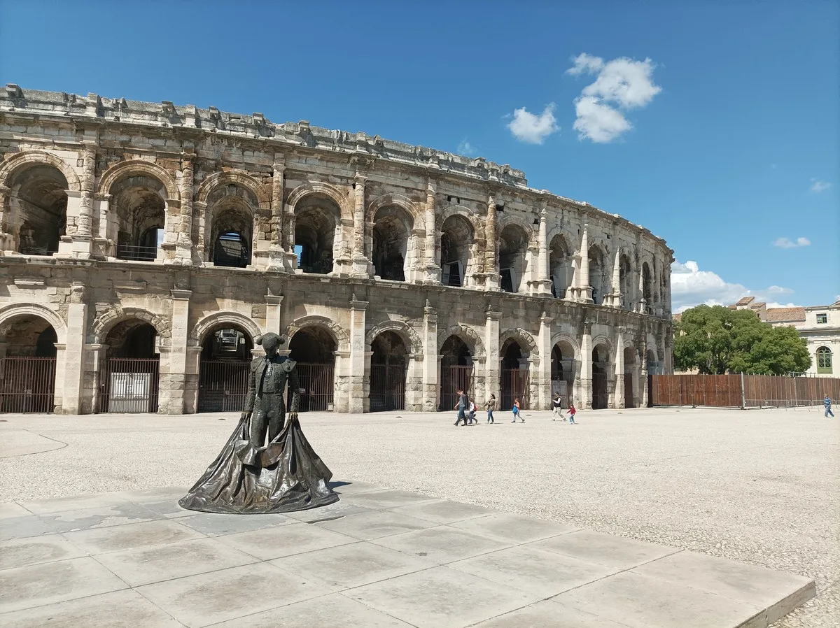 Tour to Nîmes, Romain Bouchaud, Tours in Nîmes