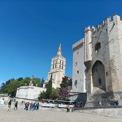 Avignon Tour Guide
