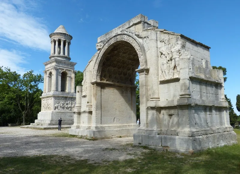 Guided tour in Saint-Rémy-de-Provence, Romain Bouchaud