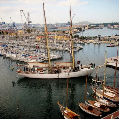 Guided tour in Toulon – 2 hours
