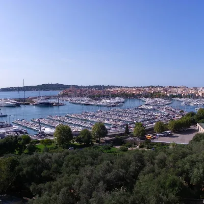 Turne me guidë në Antibes – 2 orë