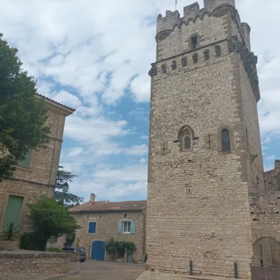 تور با راهنما در Uzès – 2 ساعت