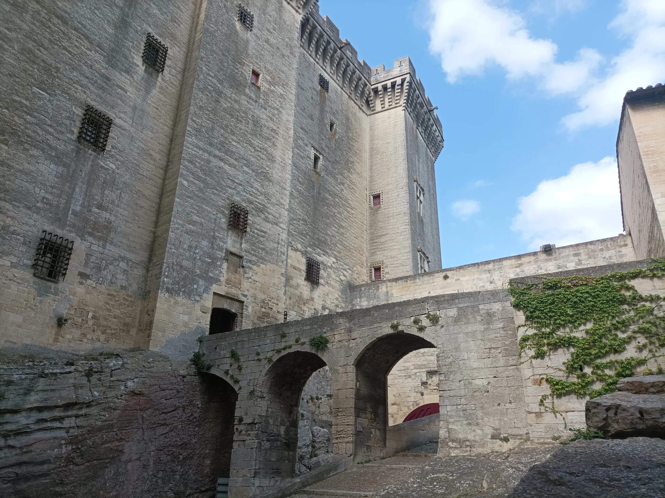 Walking tour in Tarascon