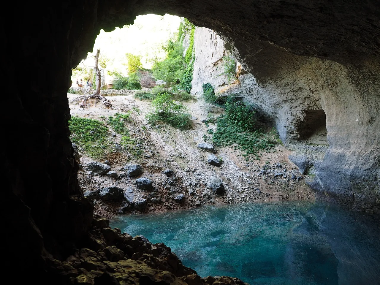 Visit Fontaine-de-Vaucluse